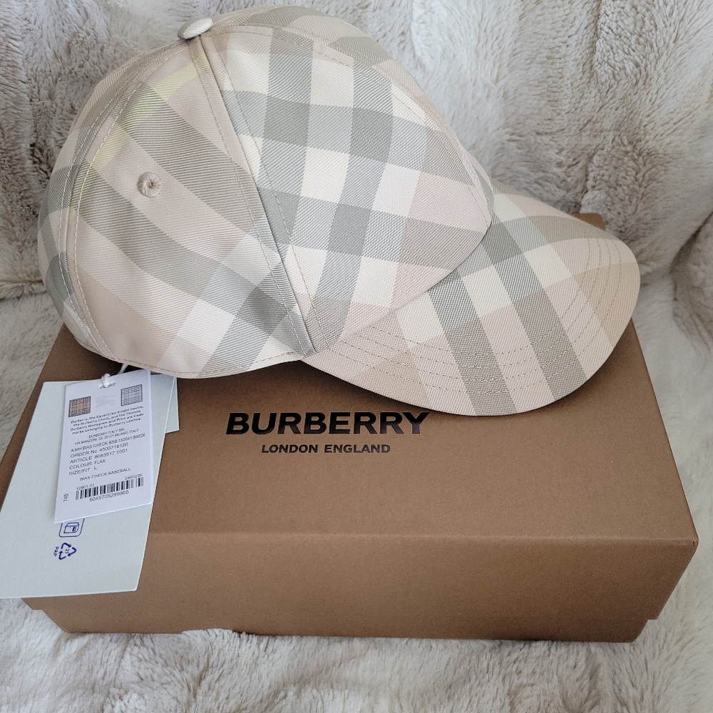 NWT Burberry Nova Check Cap Size-L